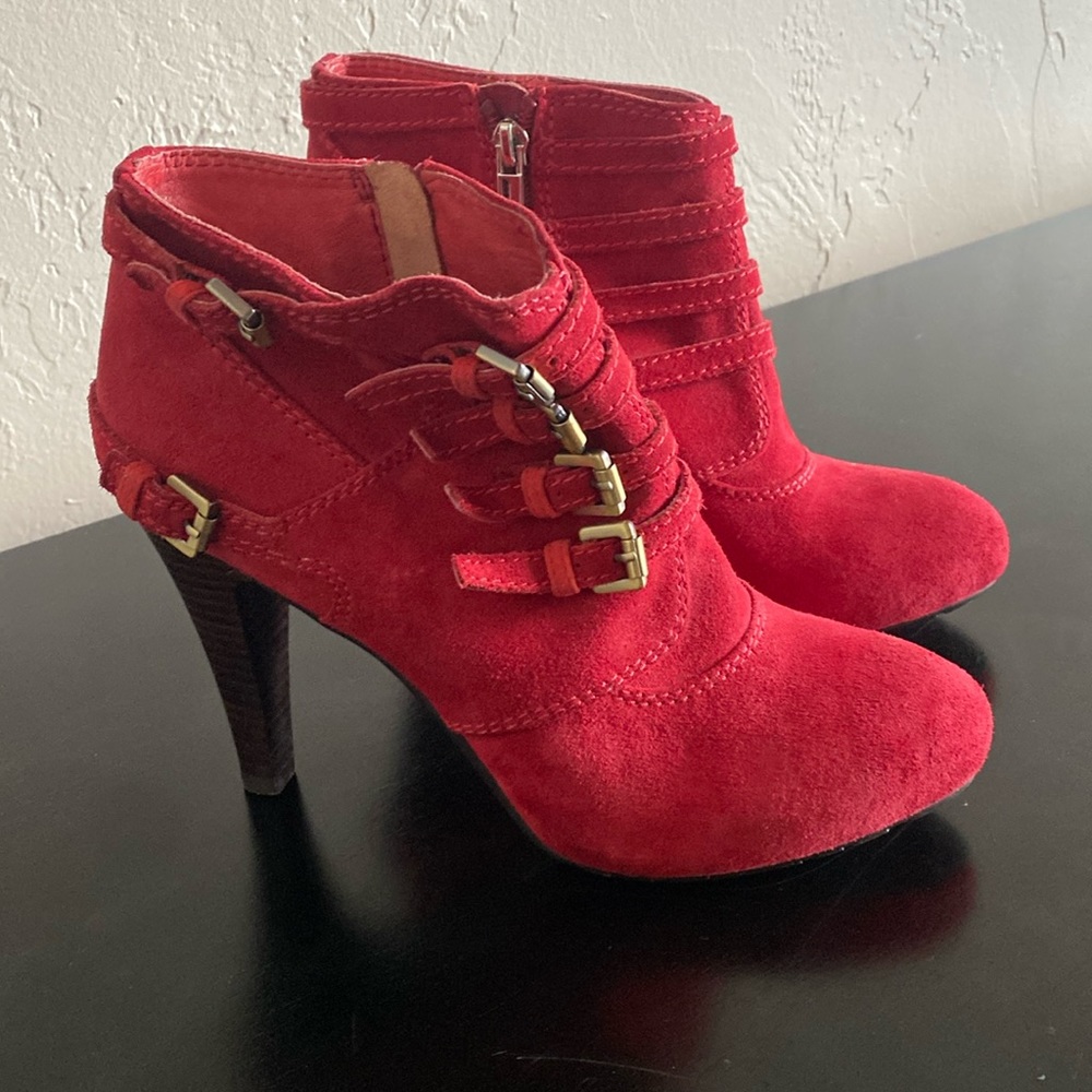 Le Saundra Women’s leather suede boots size 38.